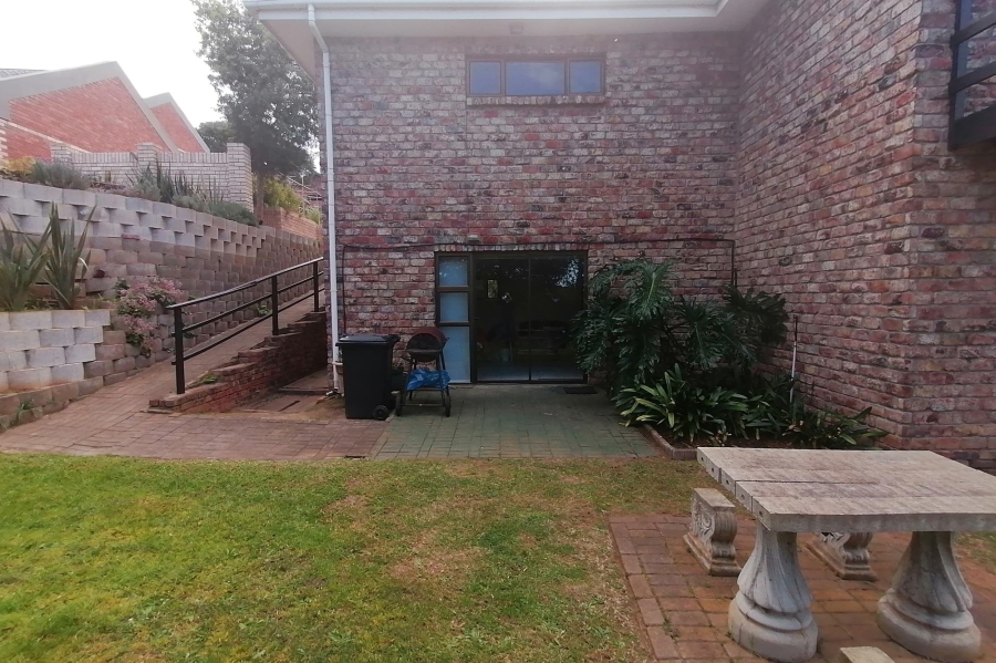 6 Bedroom Property for Sale in Bergsig Western Cape